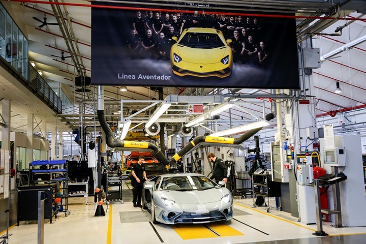 Lamborghini.. "الحظيرة الأصلية للثيران الرياضية" Lamborghini.. "الحظيرة الأصلية للثيران الرياضية"