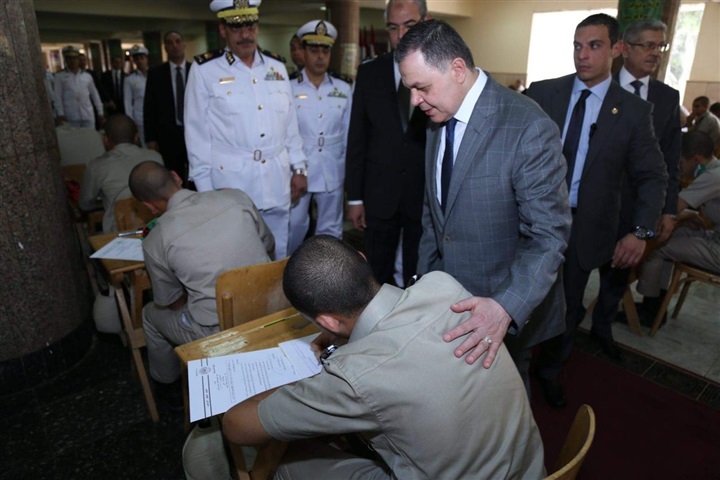 بالصور.. وزير الداخلية يتفقد لجان امتحانات طلبة كلية الشرطة