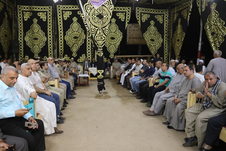 محافظ سوهاج يؤدي واجب العزاء لأسرة الشهيد "عبد الله عز الدولة" بالبلينا