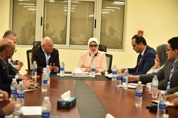 وزيرة الصحة تعقد اجتماعاً بمقر هيئات التأمين الصحي لمناقشة آخر المستجدات بالمنشآت الطبية ببورسعيد