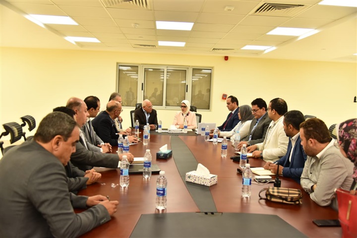 وزيرة الصحة تعقد اجتماعاً بمقر هيئات التأمين الصحي لمناقشة آخر المستجدات بالمنشآت الطبية ببورسعيد