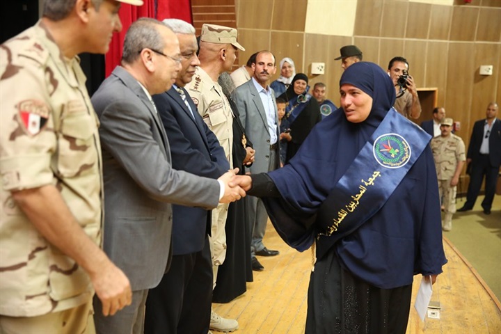 بالفيديو والصور.. محافظ كفر الشيخ ومدير جمعية المحاربين القدماء يكرمان 200 من أسر الشهداء ومصابي الحرب