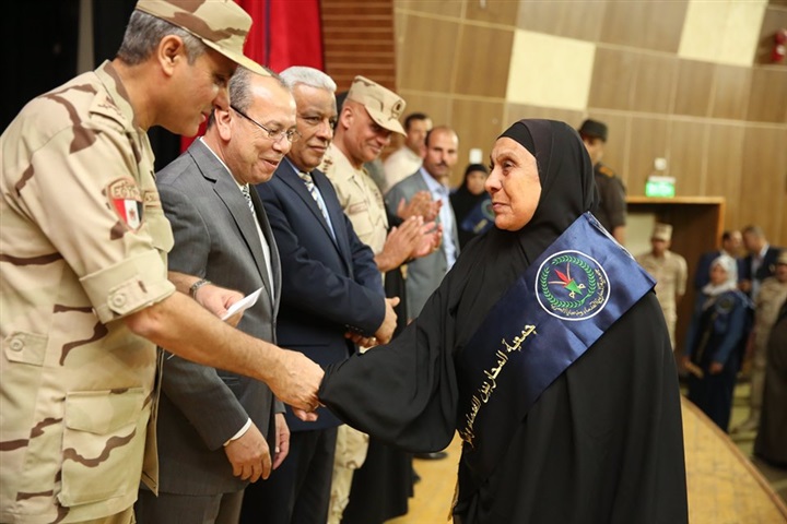 بالفيديو والصور.. محافظ كفر الشيخ ومدير جمعية المحاربين القدماء يكرمان 200 من أسر الشهداء ومصابي الحرب