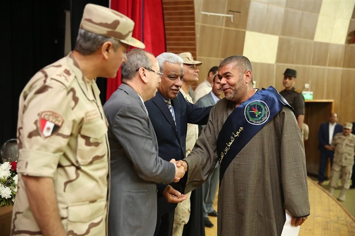 بالفيديو والصور.. محافظ كفر الشيخ ومدير جمعية المحاربين القدماء يكرمان 200 من أسر الشهداء ومصابي الحرب