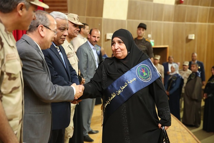 بالفيديو والصور.. محافظ كفر الشيخ ومدير جمعية المحاربين القدماء يكرمان 200 من أسر الشهداء ومصابي الحرب