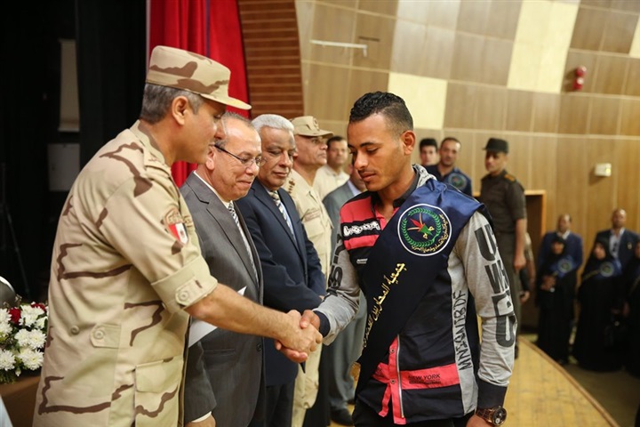بالفيديو والصور.. محافظ كفر الشيخ ومدير جمعية المحاربين القدماء يكرمان 200 من أسر الشهداء ومصابي الحرب