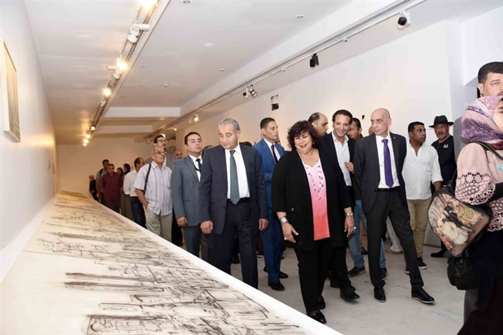 وزيرة الثقافة فى رحلة تشكيلية مع 78 فنانًا من 52 دولة على أرض مصر