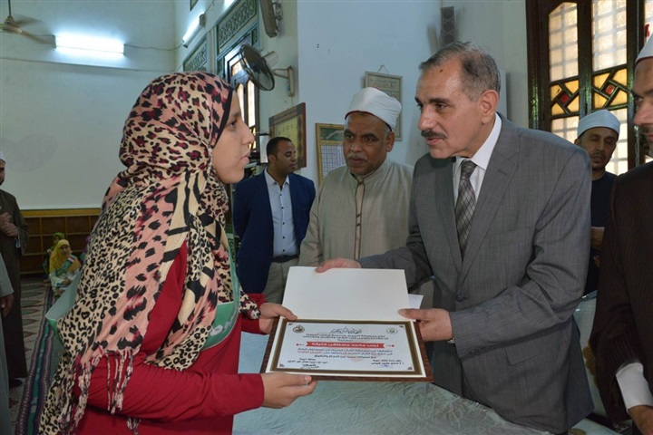 "محافظ أسيوط" يكرم حفظة القرآن الكريم في مسابقة بإسم الراحل جمال شكر مدير الأمن تخليدًا لذكراه