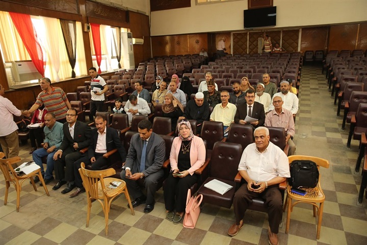 شاهد.. محافظ كفر الشيخ يناقش 20 شكوى في اللقاء الأسبوعي 