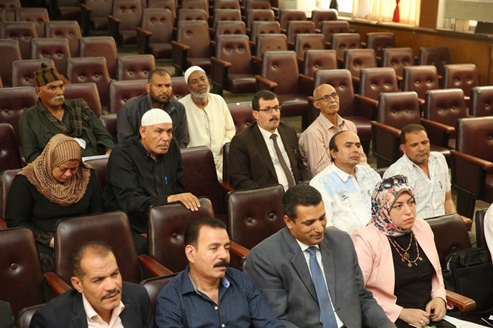 شاهد.. محافظ كفر الشيخ يناقش 20 شكوى في اللقاء الأسبوعي 