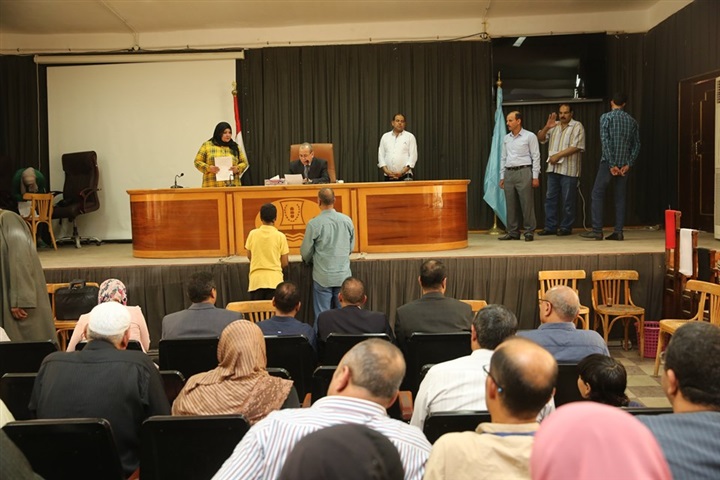 شاهد.. محافظ كفر الشيخ يناقش 20 شكوى في اللقاء الأسبوعي 