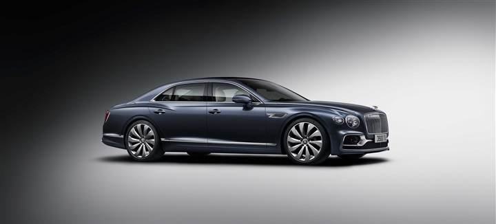BENTLEY FLYING SPUR الجديدة كلّياً - سيارة سيدان رياضية تتلاقى مع مركبة ليموزين فاخرة BENTLEY FLYING SPUR الجديدة كلّياً - سيارة سيدان رياضية تتلاقى مع مركبة ليموزين فاخرة