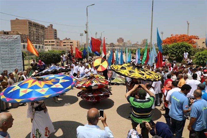 بالصور: محافظ المنوفية يتقدم المسيرة الشبابية إحتفالاً بالعيد القومى للمحافظة