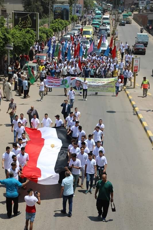 بالصور: محافظ المنوفية يتقدم المسيرة الشبابية إحتفالاً بالعيد القومى للمحافظة