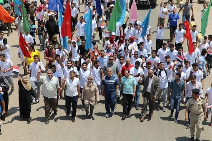 بالصور: محافظ المنوفية يتقدم المسيرة الشبابية إحتفالاً بالعيد القومى للمحافظة