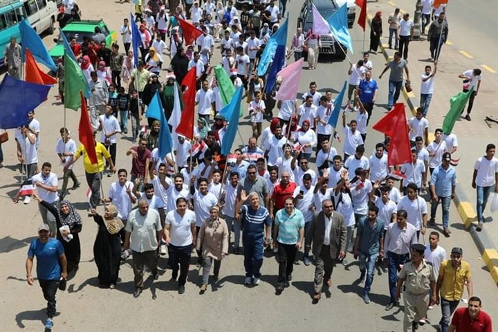 بالصور: محافظ المنوفية يتقدم المسيرة الشبابية إحتفالاً بالعيد القومى للمحافظة