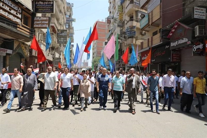 بالصور: محافظ المنوفية يتقدم المسيرة الشبابية إحتفالاً بالعيد القومى للمحافظة