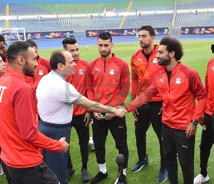 بالصور.. السيسى يزور معسكر المنتخب إستعدادا لأمم أفريقيا