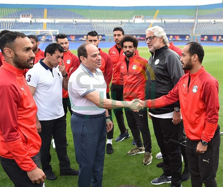 بالصور.. السيسى يزور معسكر المنتخب إستعدادا لأمم أفريقيا