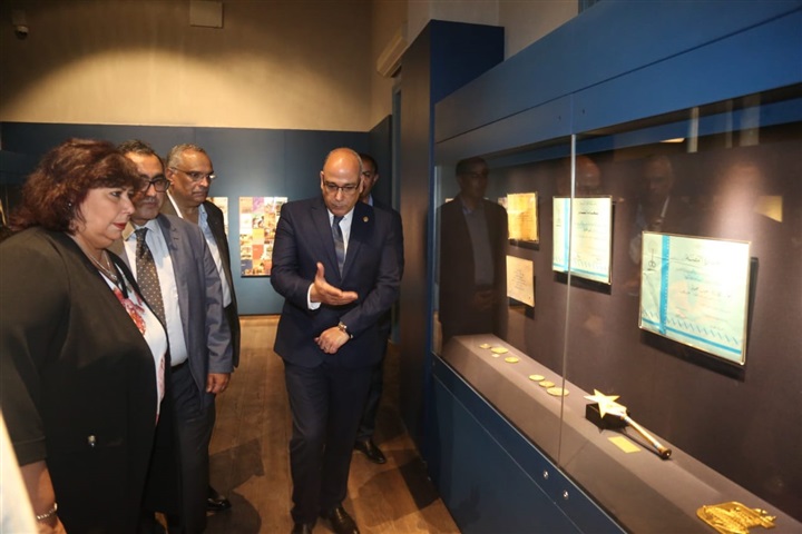 وزير الثقافة تتفقد متحف نجيب محفوظ تمهيداً لافتتاحه
