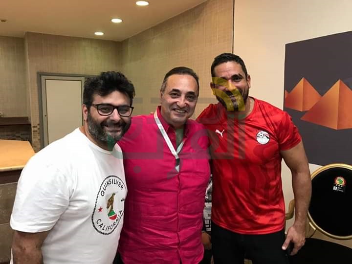 بالصور .. أمير كرارة ومنصور عامر ووليد منصور يشاهدون منتخب مصر ضد زيمبابوي  