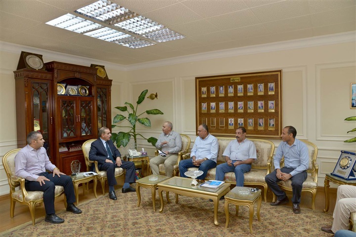 محافظ أسيوط يلتقى نائب رئيس الهيئة القومية لمياه الشرب والصحي الصحي لبحث سبل دعم المشروعات ومعدلات التنفيذ