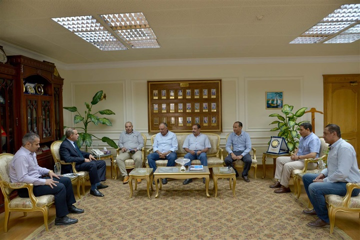 محافظ أسيوط يلتقى نائب رئيس الهيئة القومية لمياه الشرب والصحي الصحي لبحث سبل دعم المشروعات ومعدلات التنفيذ