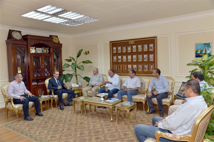 محافظ أسيوط يلتقى نائب رئيس الهيئة القومية لمياه الشرب والصحي الصحي لبحث سبل دعم المشروعات ومعدلات التنفيذ
