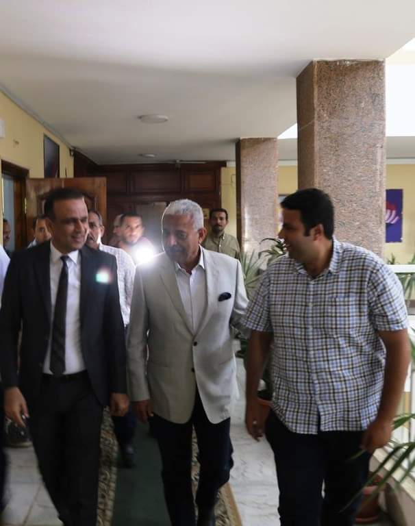 محافظ السويس يستقبل رئيس الاتحاد التونسي لكرة القدم 