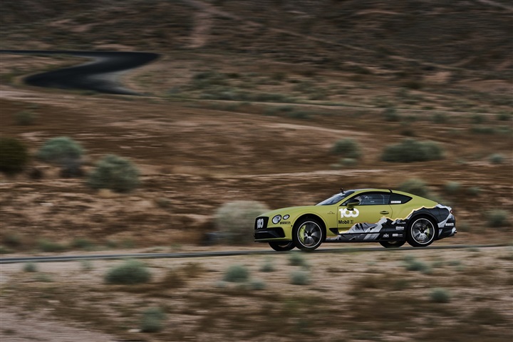 Bentley Continental GT تستعدّ لتحطيم رقماً قياسياً جديداً في سباق "بايكس بيك" الشهير Bentley Continental GT تستعدّ لتحطيم رقماً قياسياً جديداً في سباق "بايكس بيك" الشهير
