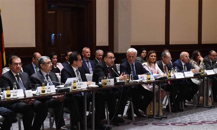 رئيس الوزراء يحضر مائدة مستديرة مع قيادات وممثلى مجموعة من الشركات الألمانية