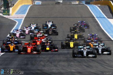هاميلتون يفوز ومرسيدس توالى التصدر.. والبطولة تقترب من الملل! هاميلتون يفوز ومرسيدس توالى التصدر.. والبطولة تقترب من الملل!