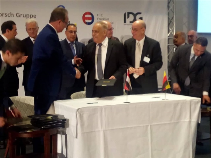 رئيس الهيئة العربية للتصنيع يعلن من برلين عن توقيع 4 اتفاقيات مع كبريات الشركات الألمانية رئيس الهيئة العربية للتصنيع يعلن من برلين عن توقيع 4 اتفاقيات مع كبريات الشركات الألمانية