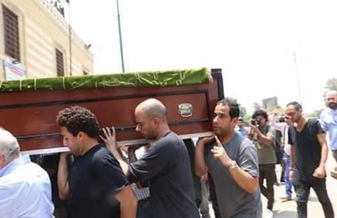 بالصور.. نجوم الفن يشيعون جنازة الفنان عزت أبو عوف بالصور.. نجوم الفن يشيعون جنازة الفنان عزت أبو عوف