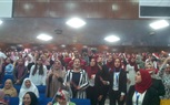 محافظ القليوبية ورئيس جامعة بنها  يشاركان طلاب آداب بنها أغنية 