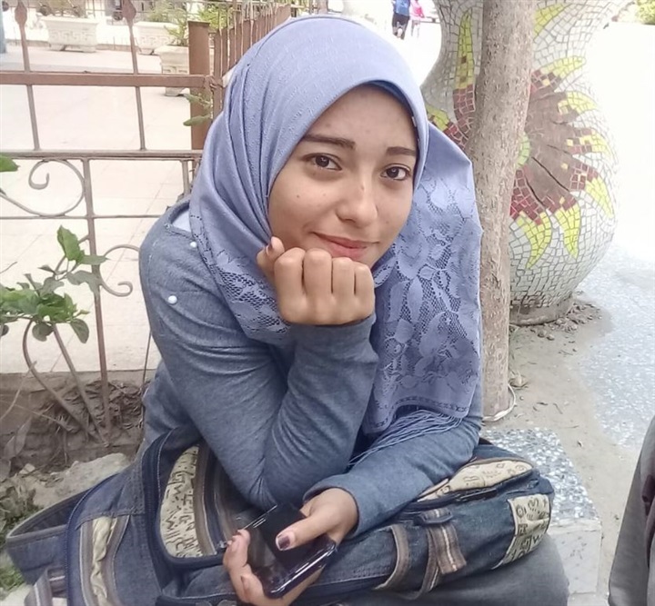 بالصور.. الأولى على الجمهورية بالدبلومات الفنية بكفر الشيخ: كنت من أوائل الإبتدائية والإعدادية ولم أفضل الثانوية العامة