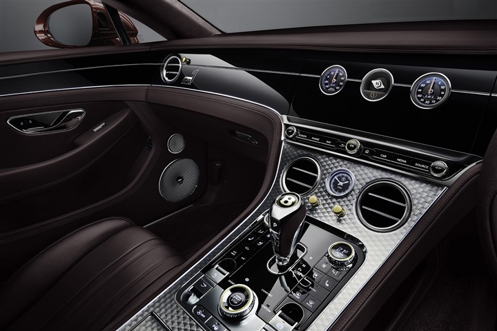 BENTLEY تقدّم سيارتها الجديدة CONTINENTAL GT CONVERTIBLE NUMBER 1 EDITION BY MULLINER BENTLEY تقدّم سيارتها الجديدة CONTINENTAL GT CONVERTIBLE NUMBER 1 EDITION BY MULLINER