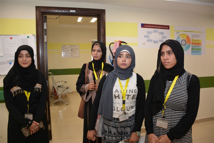 وفد إتحاد طلاب كليات البنات بجامعة الأزهر يجمعون تبرع لدعم مرضي السرطان ويتبرعون بالدم خلال زيارتهم لمستشفي شفاء الأورمان لعلاج الأورام بالأقصر