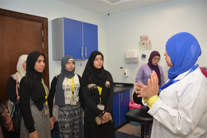 وفد إتحاد طلاب كليات البنات بجامعة الأزهر يجمعون تبرع لدعم مرضي السرطان ويتبرعون بالدم خلال زيارتهم لمستشفي شفاء الأورمان لعلاج الأورام بالأقصر