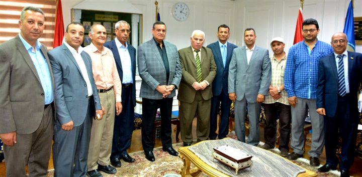 بالصور.. محافظ البحيرة يكرم أوائل الدبلومات الفنية على مستوى الجمهورية من أبناء المحافظة ويمنحهم شهادات تقدير