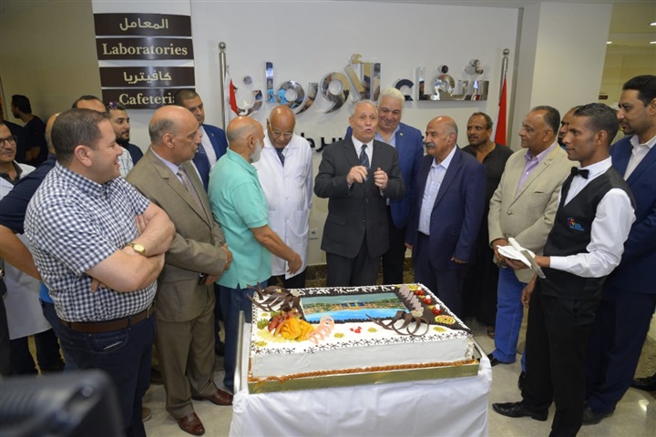 محافظ الأقصر وقيادات مجلس الإدارة يحتفلون بعيد الميلاد الثالث لمستشفي شفاء الأورمان لعلاج السرطان بالصعيد