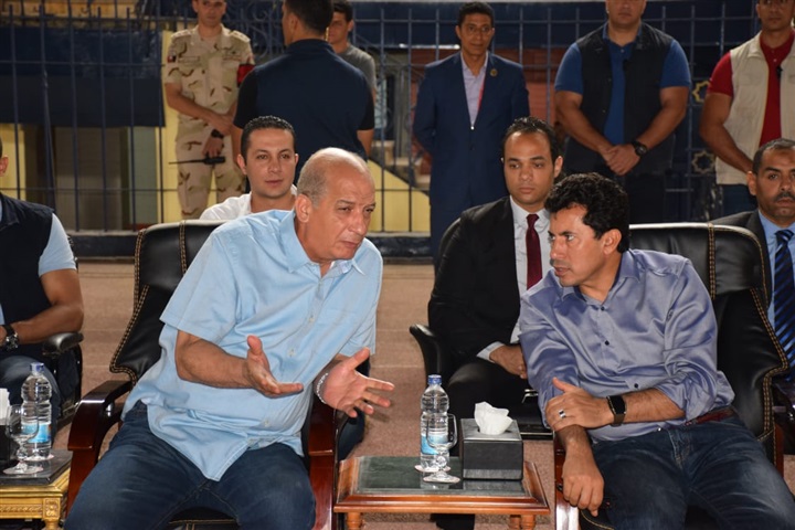 وزير الدفاع ووزير الشباب والرياضة يتابعان مران المنتخب 