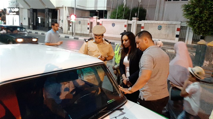 محافظ البحيرة يتفقد مجمع مواقف دمنهور لمتابعة أعمال وضع التعريفة الجديدة