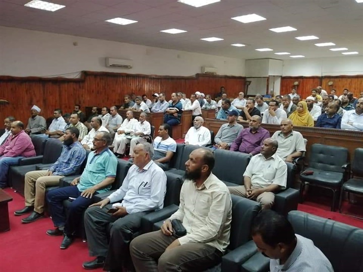 محافظ الوادى الجديد يعقد ندوة موسعة حول ترشيد المياه بحضور مزارعي ومستثمري الفرافرة