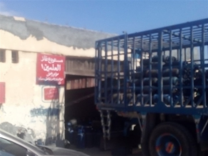 رئيس مدينة سيوة يتابع التزام محطات الوقود بالأسعار الجديدة
