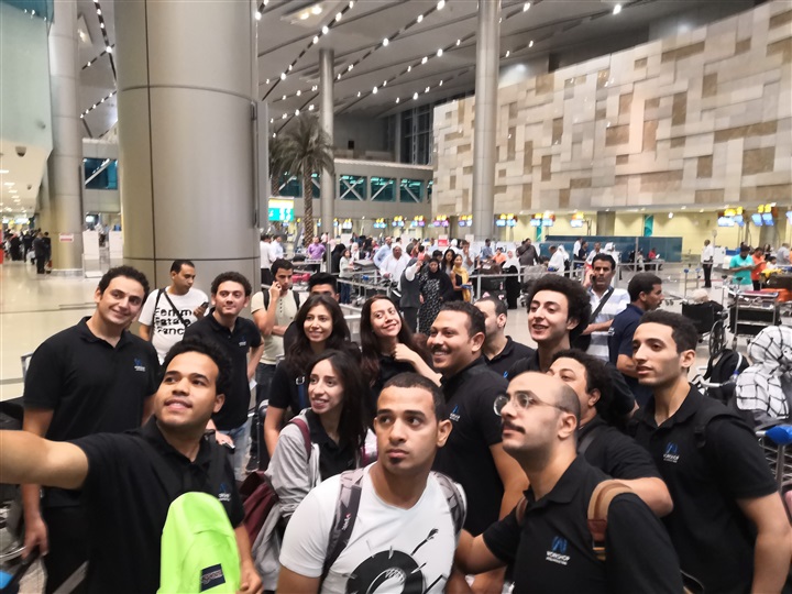 بالصور.. أشرف عبدالباقي وفرقته الجديدة يصلون جدة استعدادا لبدء عروضهم بالسعودية 