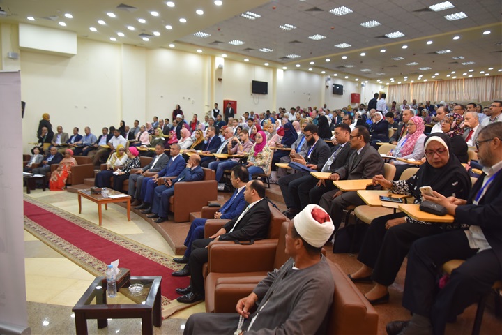 محافظ مطروح يفتتح المؤتمر الثاني والعشرون للجمعية المصرية للمكتبات والأرشيف تحت شعار بناء البشر قاطرة التنمية