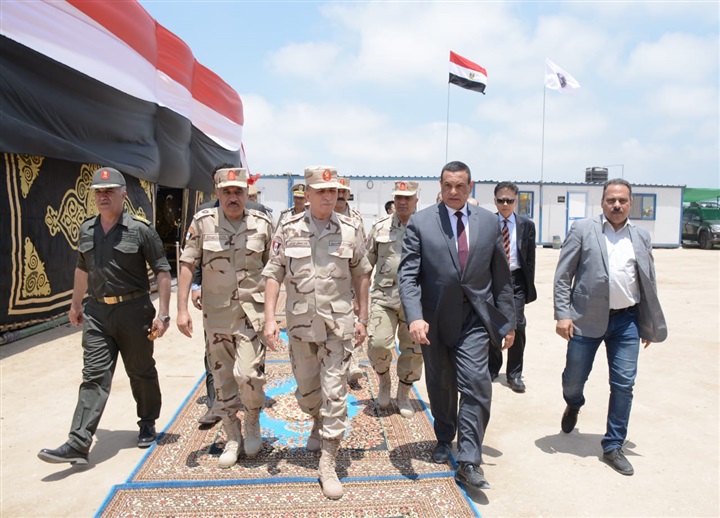 محافظ البحيرة ومدير عام مشروعات الخدمة الوطنية يفتتحوا المرحلة الأولى لوحدات إستخلاص المعادن الإقتصادية من الرمال السوداء برشيد محافظ البحيرة ومدير عام مشروعات الخدمة الوطنية يفتتحوا المرحلة الأولى لوحدات إستخلاص المعادن الإقتصادية من الرمال السوداء برشيد