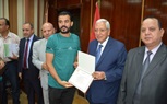 محافظ الدقهلية خلال تكريمه فريق الصم والبكم بمركز شباب السنبلاوين لفوزه بالدوري الممتاز لكرة القدم علي مستوي الجمهورية 
