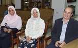 محافظ سوهاج يكرم الطالبة 